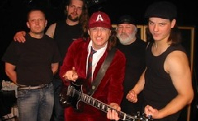 High Voltage (AC/DC Tribute Band) boeken