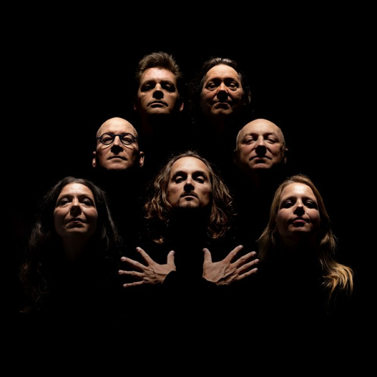 Crazy Little Things (Queen Tribute) boeken