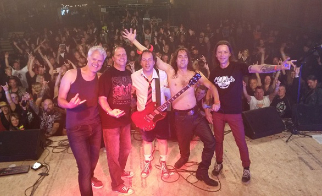 Bon Scotch (AC/DC Tribute Band) boeken