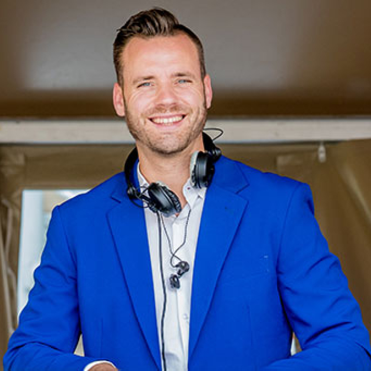 De Zingende DJ boeken