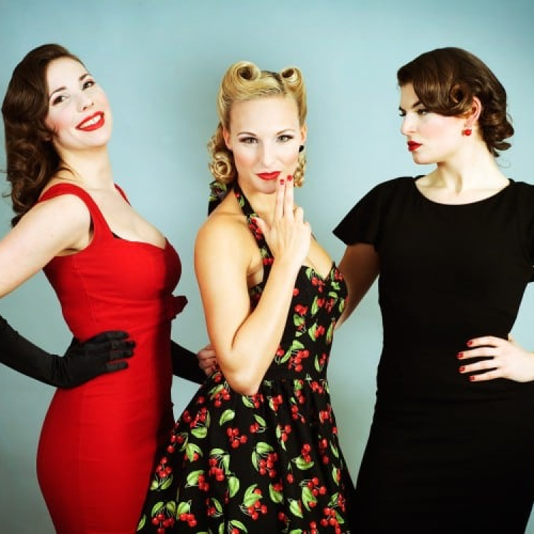 The Petticoats boeken