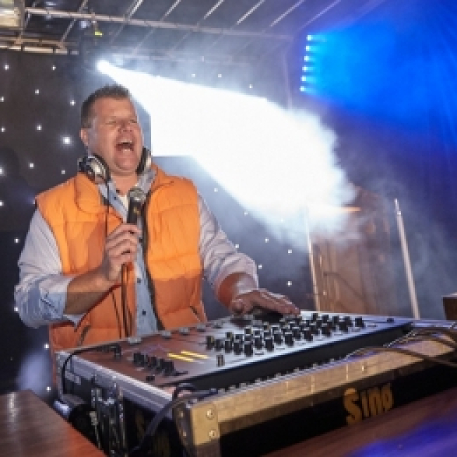DJ huren of inhuren