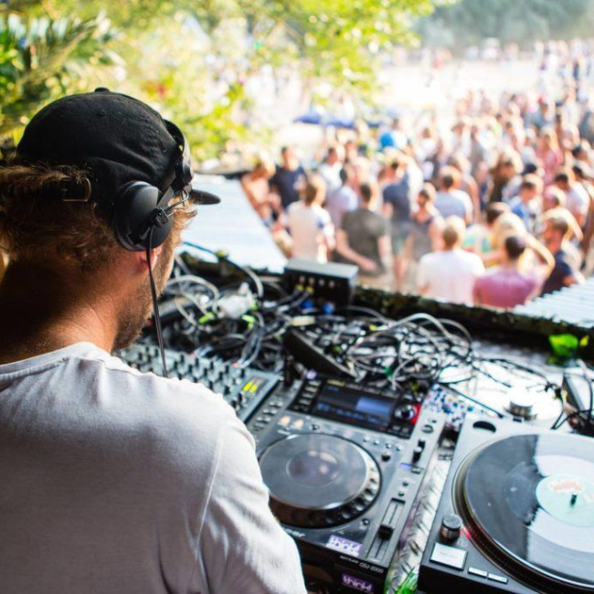 DJ voor studentenfeesten boeken